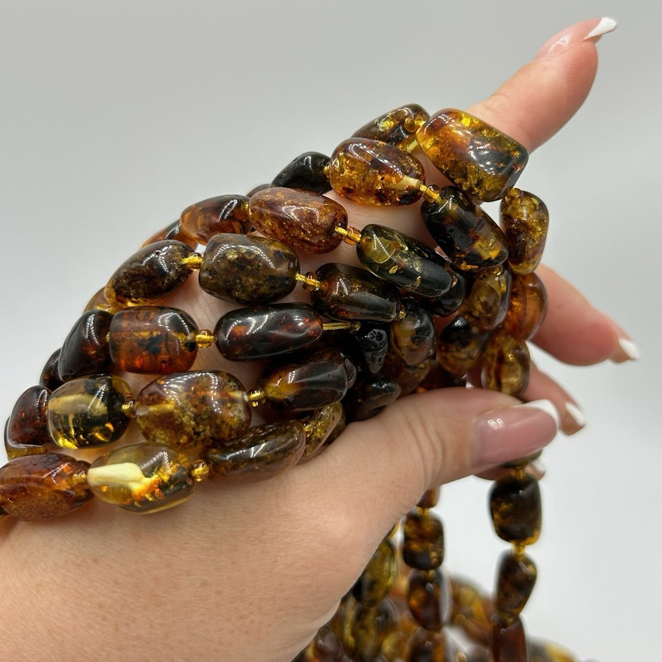 Янтарь свободная форма средний размер 16*11мм 
